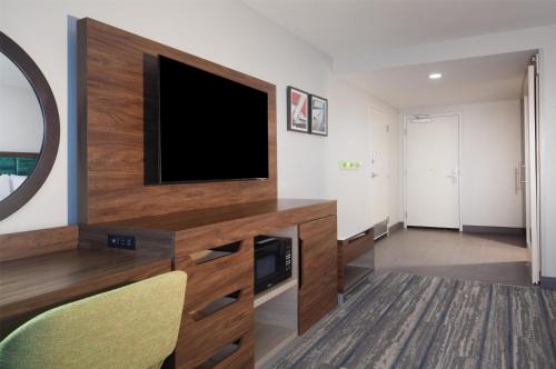 hampton inn evergreen