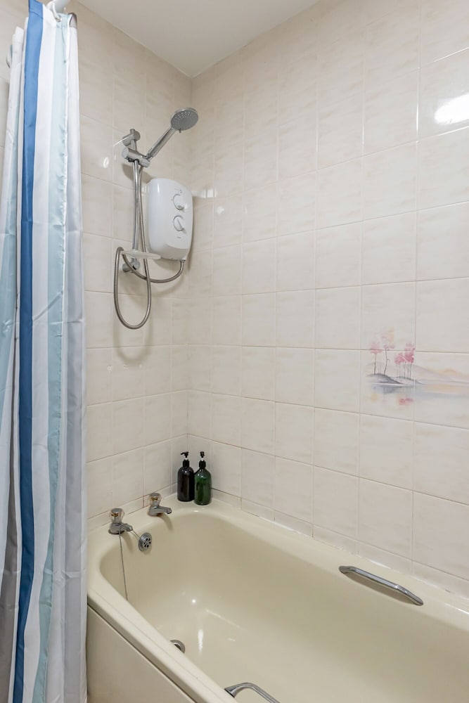 central apartment 3b