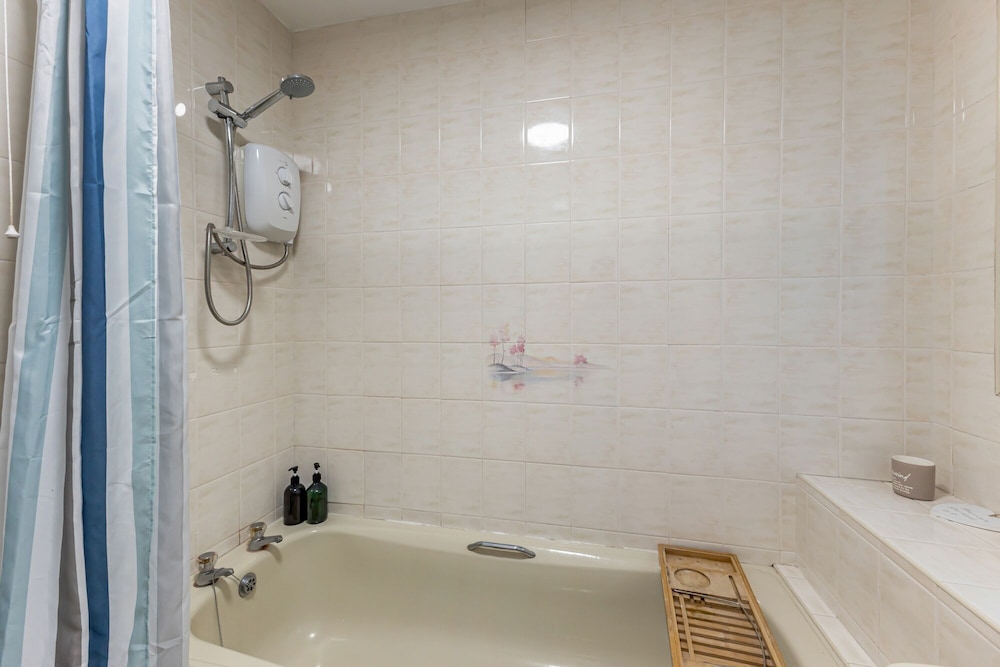 central apartment 3b