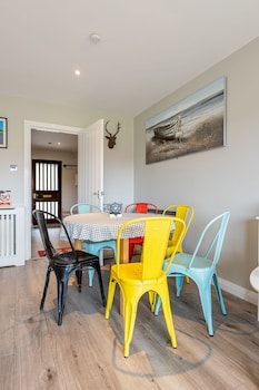 central apartment 3b