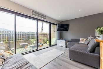central apartment 3b