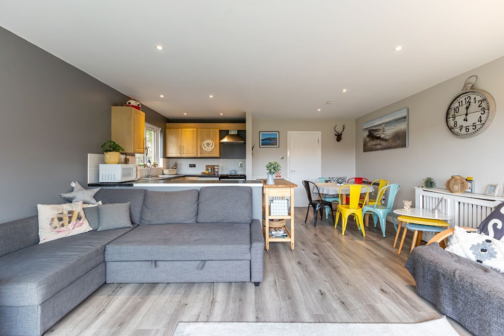 central apartment 3b