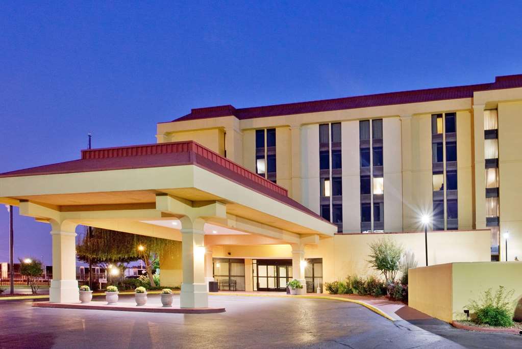 la quinta inn and suites by wyndham memphis airport graceland