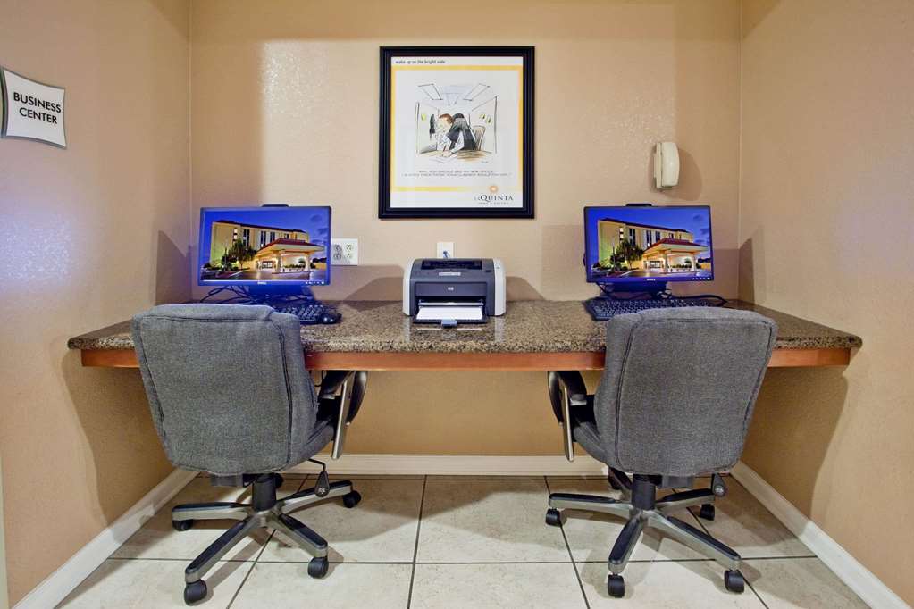 la quinta inn and suites by wyndham memphis airport graceland