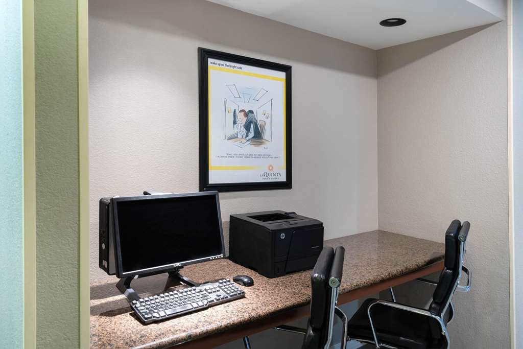 la quinta inn and suites by wyndham memphis airport graceland