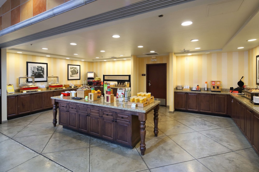 hampton inn and suites tucson mall