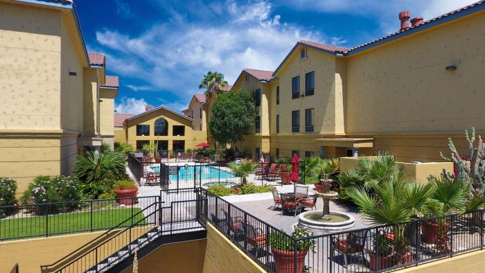 hampton inn and suites tucson mall