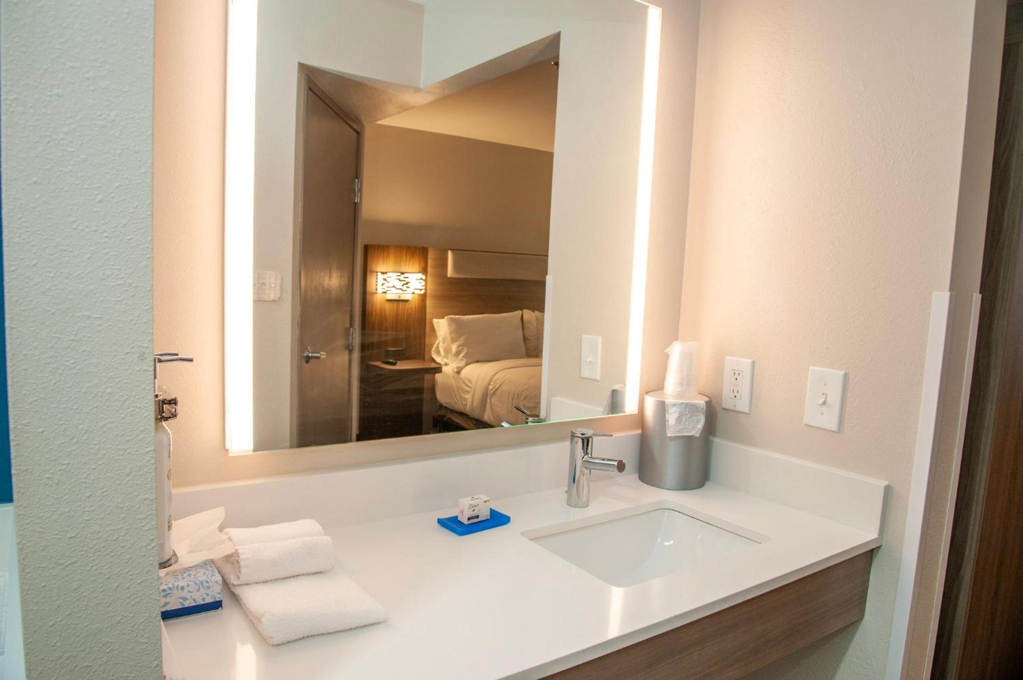 holiday inn express airport tucson by ihg