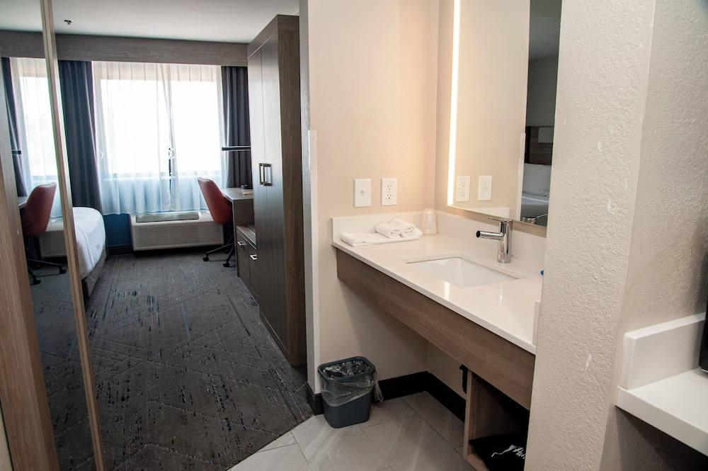 holiday inn express airport tucson by ihg