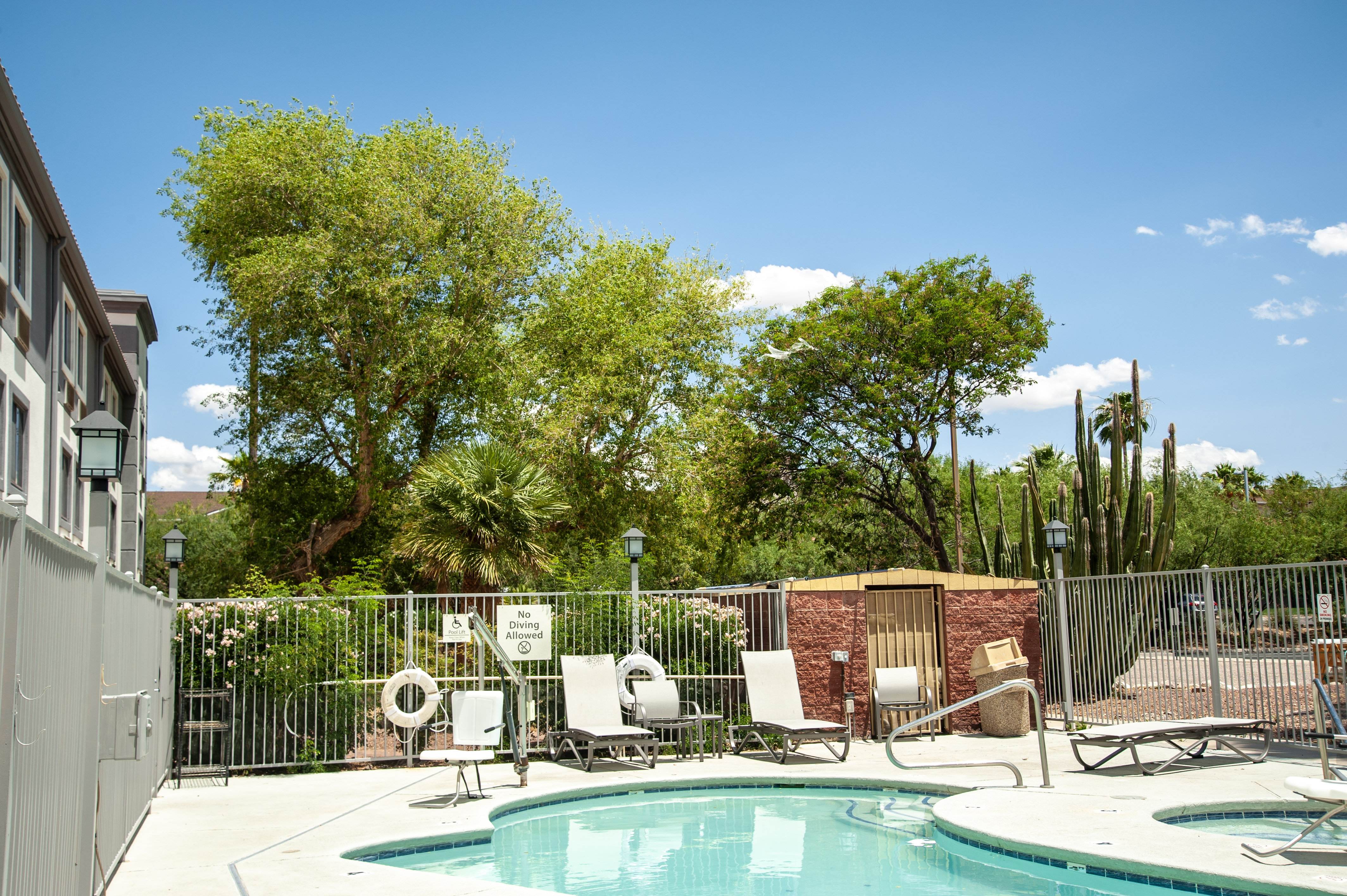 holiday inn express airport tucson by ihg