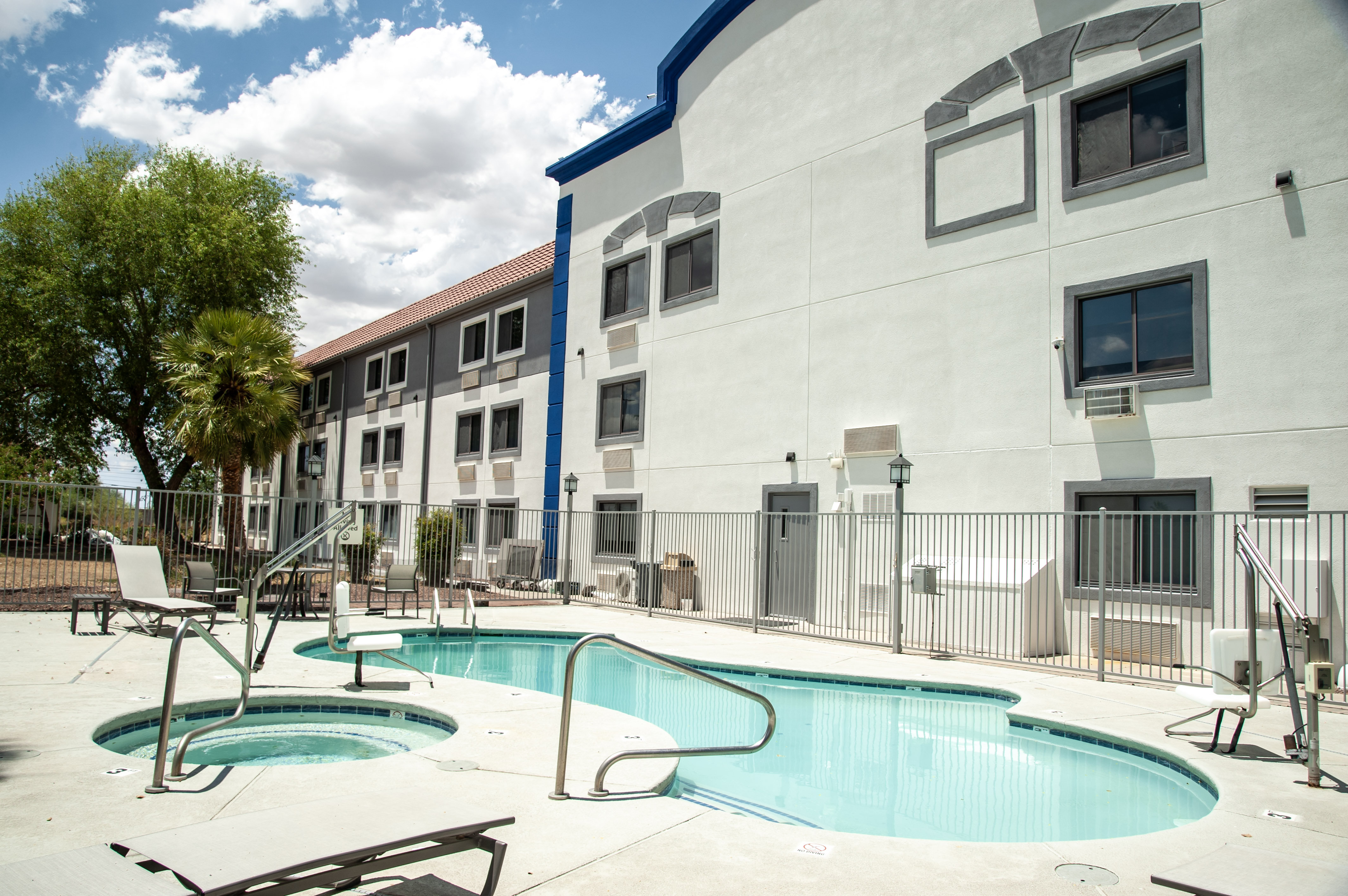 holiday inn express airport tucson by ihg