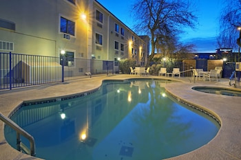 Holiday Inn Express Airport - Tucson By Ihg,Tucson>>Pima,3 star