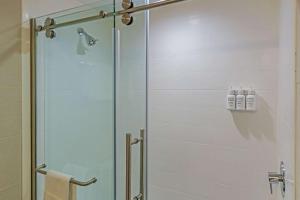 the penn stroud stroudsburg poconos ascend hotel collection