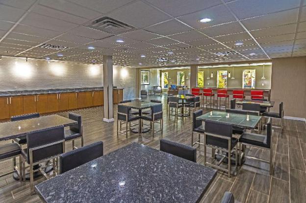 the penn stroud stroudsburg poconos ascend hotel collection