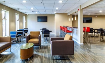 the penn stroud stroudsburg poconos ascend hotel collection