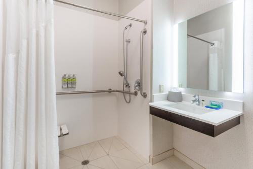 holiday inn express hotel and suites white haven l