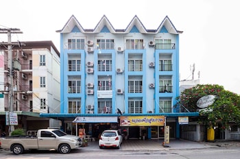 reddoorz si fah at bangsaen hotel