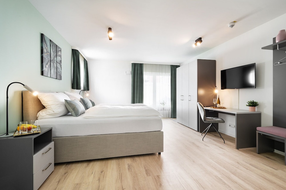 snooze apartments alling