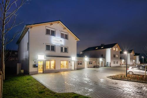 snooze apartments alling