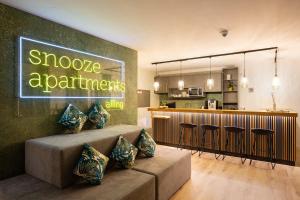 snooze apartments alling