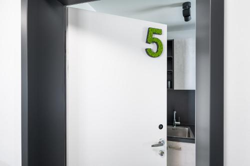 snooze apartments alling