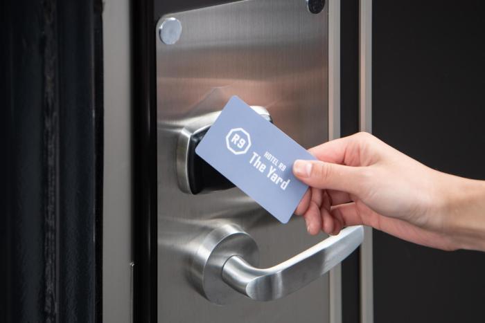 hotel r9 the yard sakai