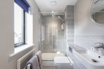 luxurious two bedroom apartment