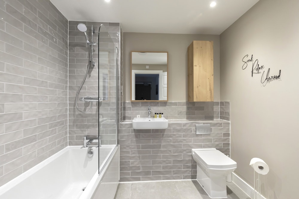 luxurious two bedroom apartment