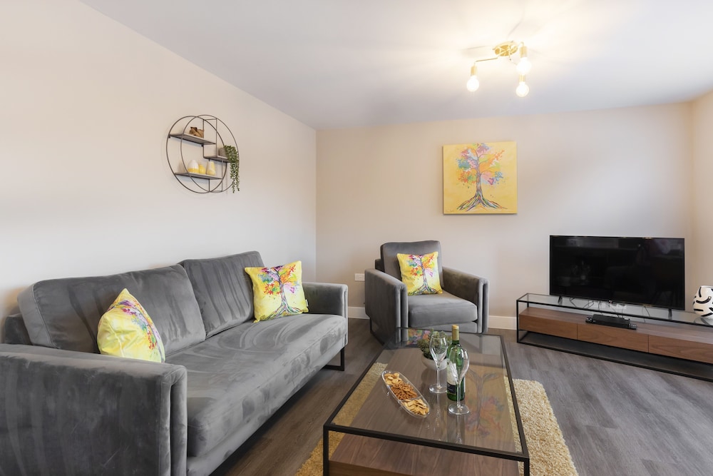 luxurious two bedroom apartment