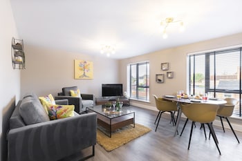 luxurious two bedroom apartment