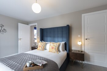 luxurious two bedroom apartment