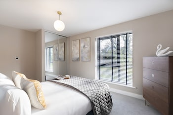 luxurious two bedroom apartment