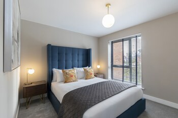 luxurious two bedroom apartment