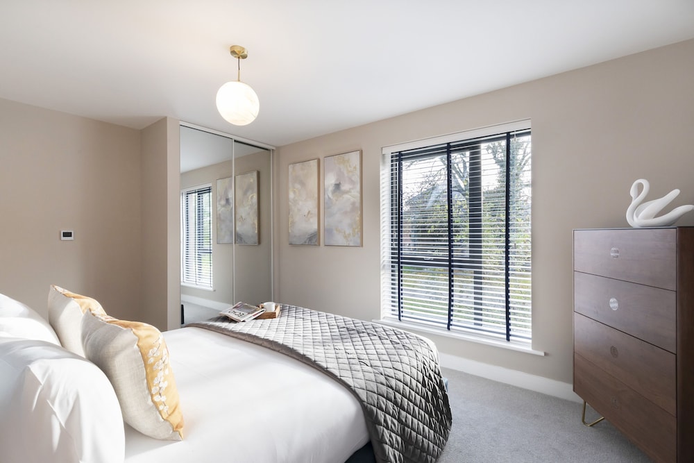 luxurious two bedroom apartment