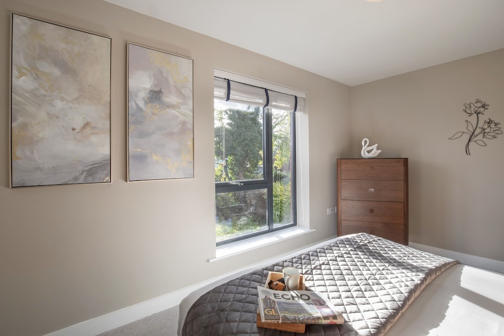 luxurious two bedroom apartment