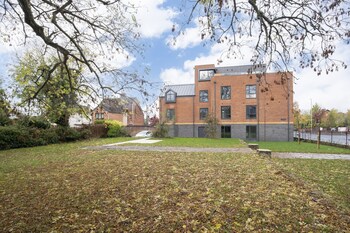 luxurious two bedroom apartment