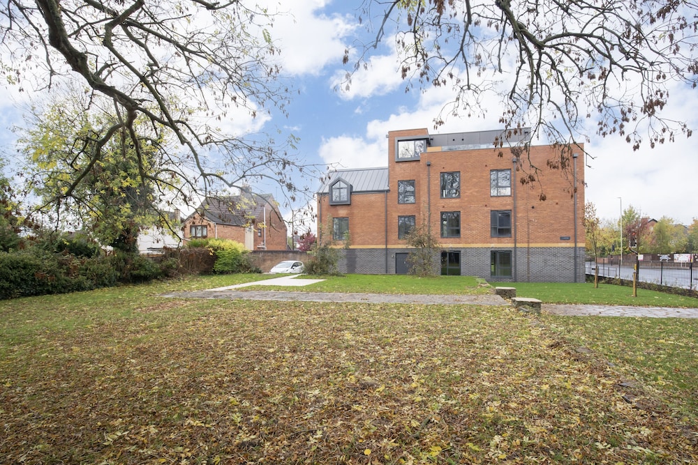 luxurious two bedroom apartment