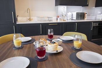 Luxurious Two Bedroom Apartment,,0 star
