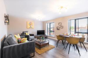 luxurious two bedroom apartment