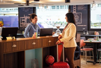 Hotel Mercure Lyon Lumiere Monplaisir,Near Musee Lumiere,4 star