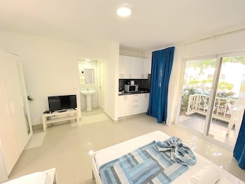 relax studios deluxe pool wifi beach