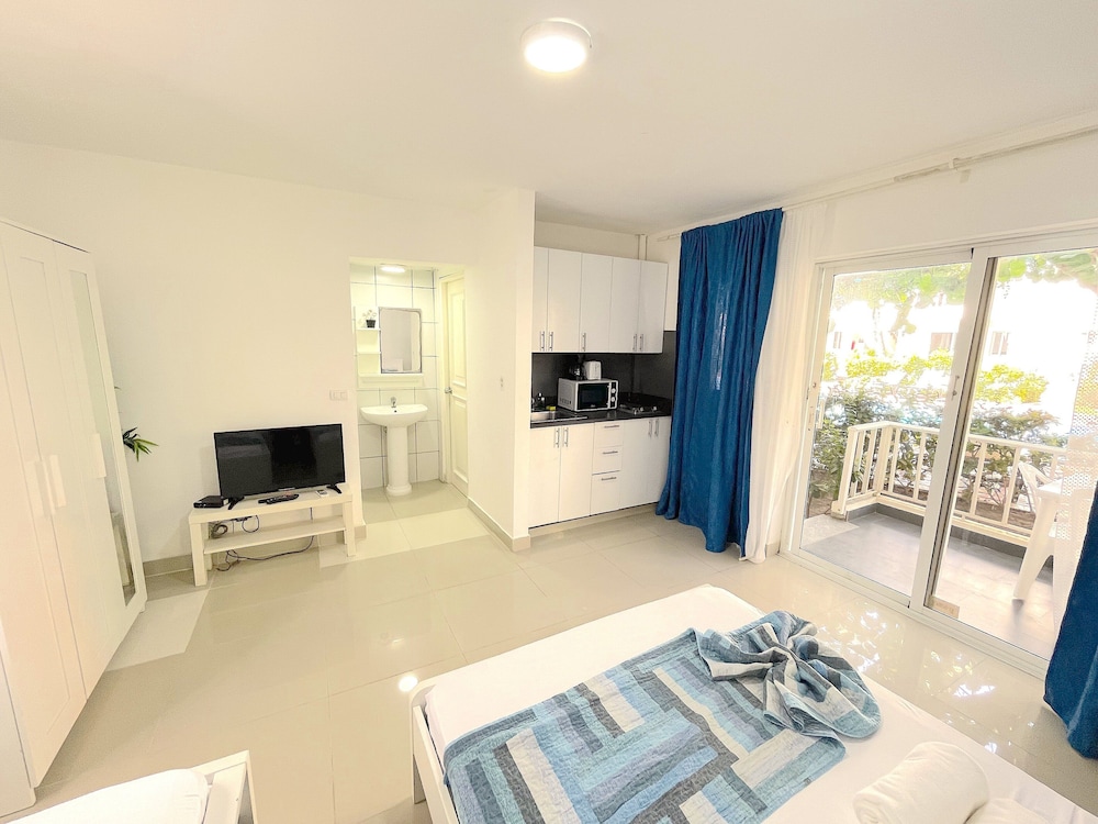 relax studios deluxe pool wifi beach