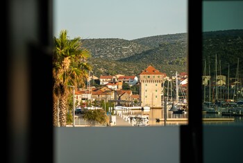 marinus beach hotel