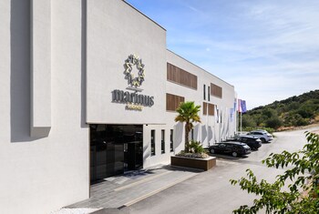 marinus beach hotel