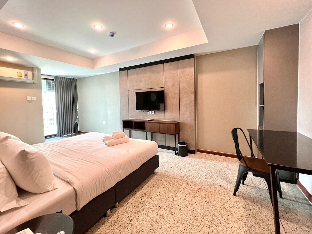 12 the residence hotel and apartment