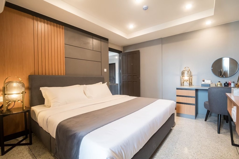 12 the residence hotel and apartment