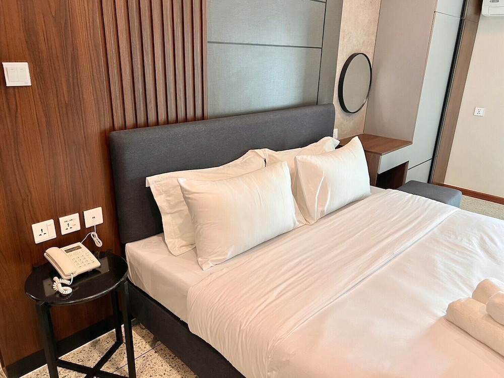 12 the residence hotel and apartment