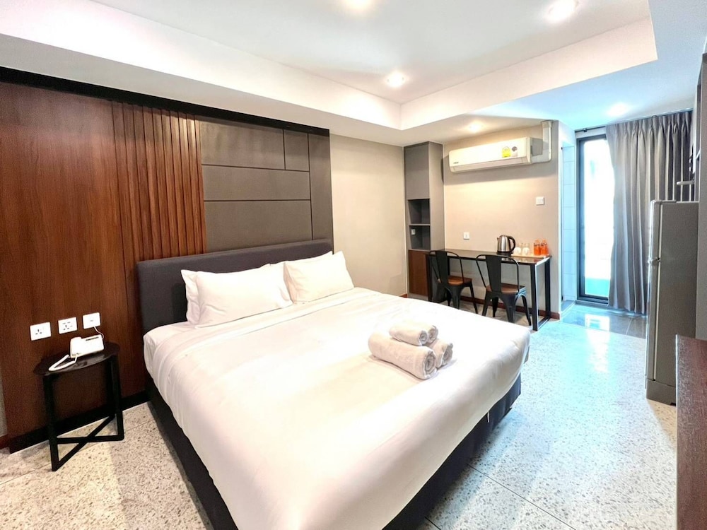 12 the residence hotel and apartment