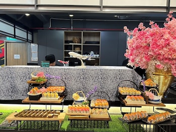 12 the residence hotel and apartment