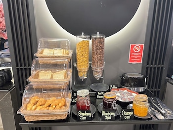 12 the residence hotel and apartment